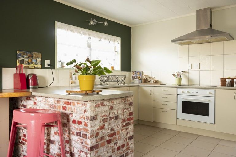 Photo of property in 11 Travis Street, Taradale, Napier, 4112