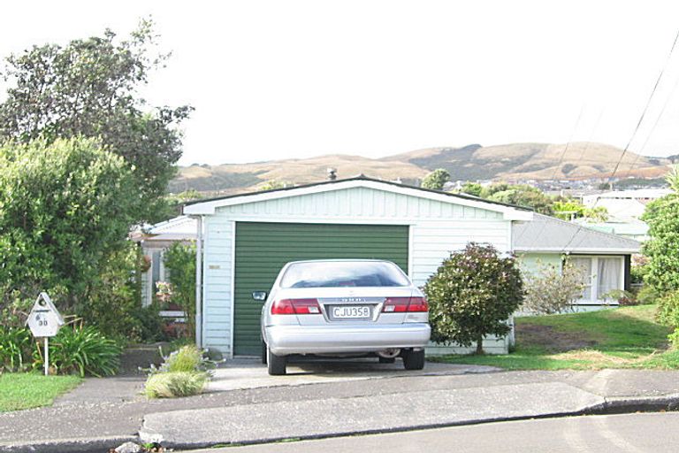 Photo of property in 30 Lynda Avenue, Paparangi, Wellington, 6037