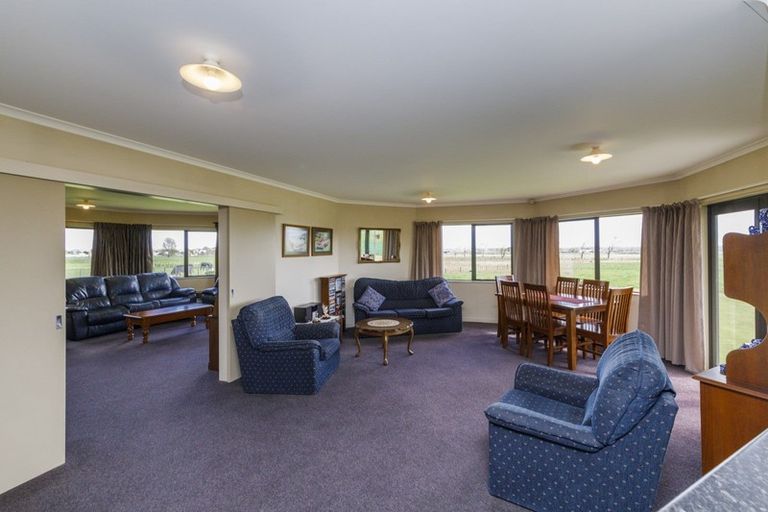 Photo of property in 689 Makerua Road, Tokomaru, Palmerston North, 4474