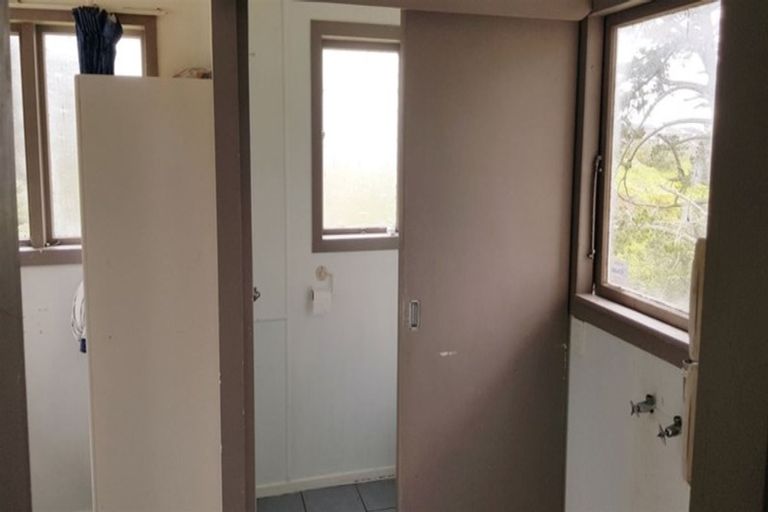 Photo of property in 44 Chamberlain Road, Massey, Auckland, 0614