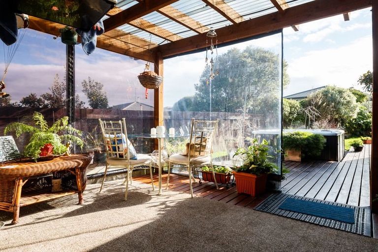 Photo of property in 11 Aspen Way, Kelvin Grove, Palmerston North, 4414