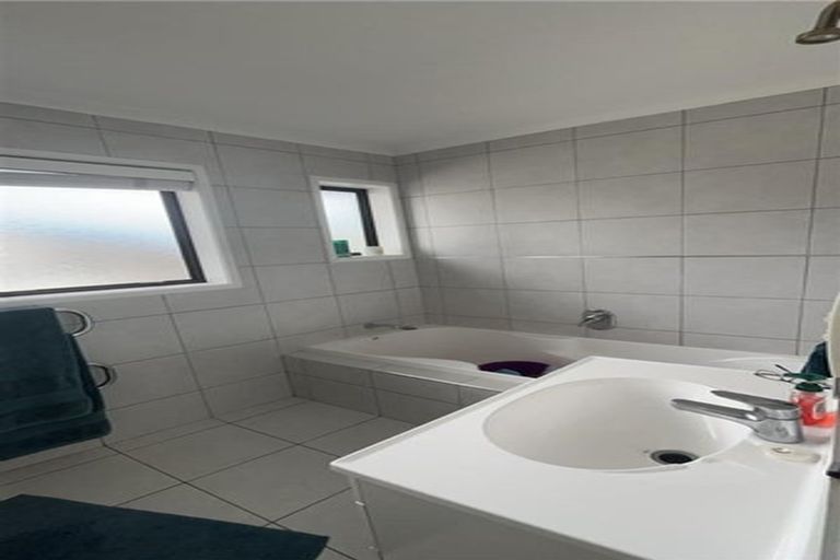 Photo of property in 9 Quibray Place, Botany Downs, Auckland, 2010