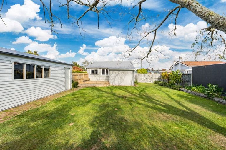 Photo of property in 25 Oxford Street, Fairfield, Hamilton, 3214