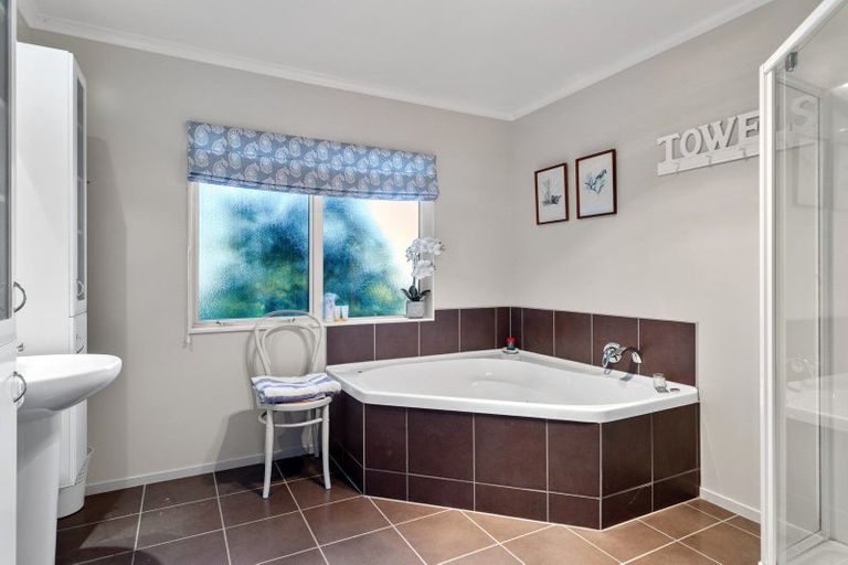 Photo of property in 20 Teviotview Place, Amberley, 7410