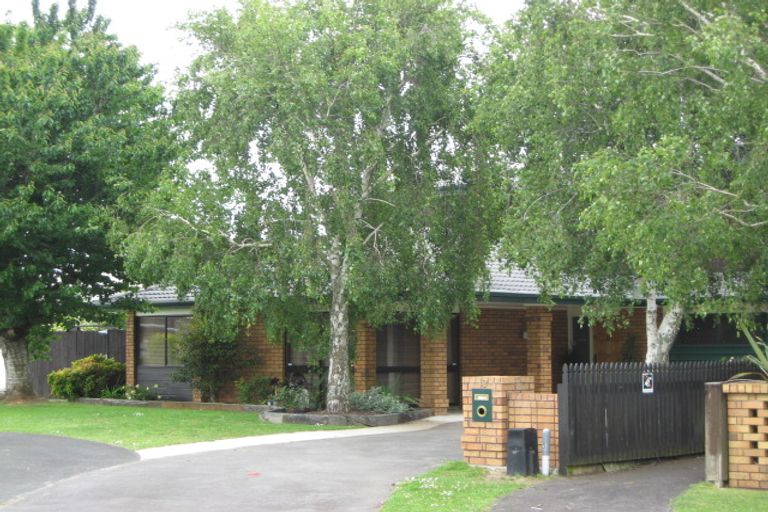 Photo of property in 13 Jessika Place, Conifer Grove, Takanini, 2112