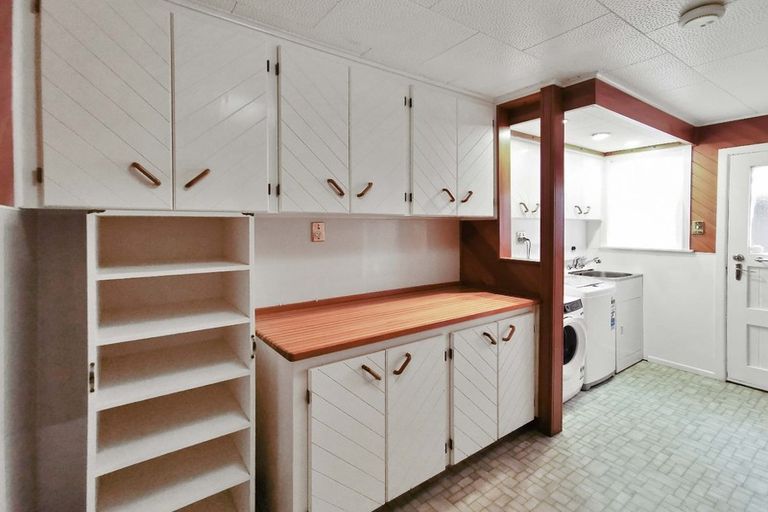 Photo of property in 24 Cypress Drive, Maungaraki, Lower Hutt, 5010