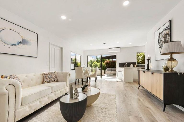 Photo of property in 2/33 Hattaway Avenue, Bucklands Beach, Auckland, 2012