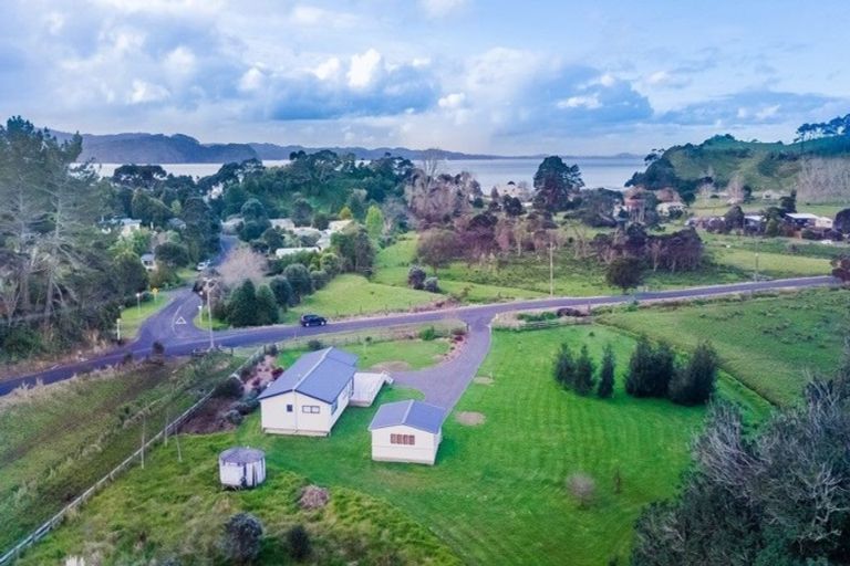 Photo of property in 17 Wattle Bay Road, Manukau Heads, Waiuku, 2684