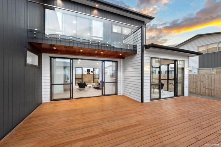 Photo of property in 16 Turret Lane, Hobsonville, Auckland, 0616