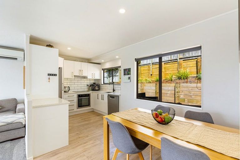 Photo of property in 8 Garton Drive, Massey, Auckland, 0614