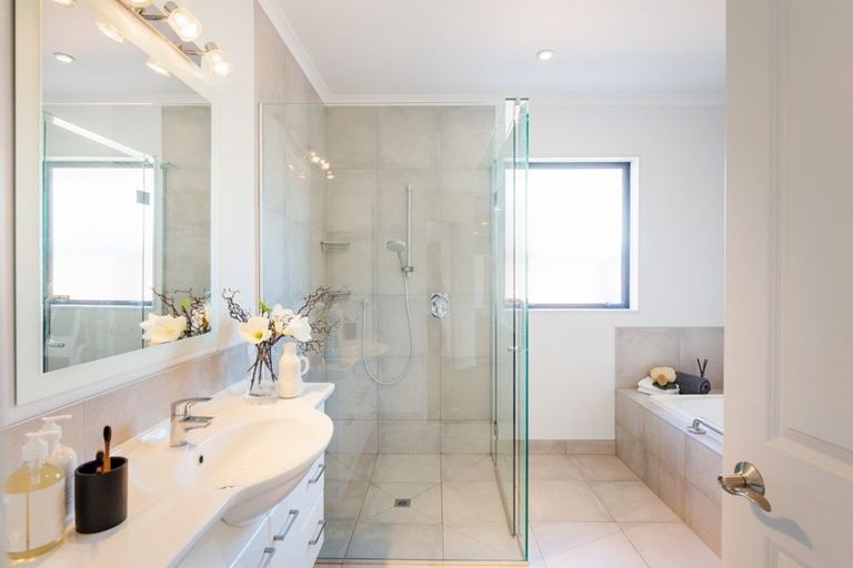 Photo of property in 30 Grand Oaks Drive, Awapuni, Palmerston North, 4412