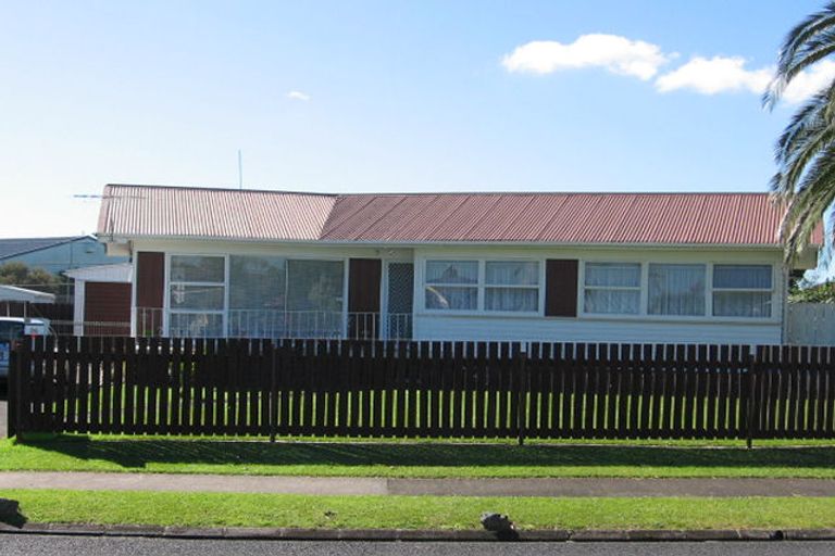 Photo of property in 86 Edgewater Drive, Pakuranga, Auckland, 2010
