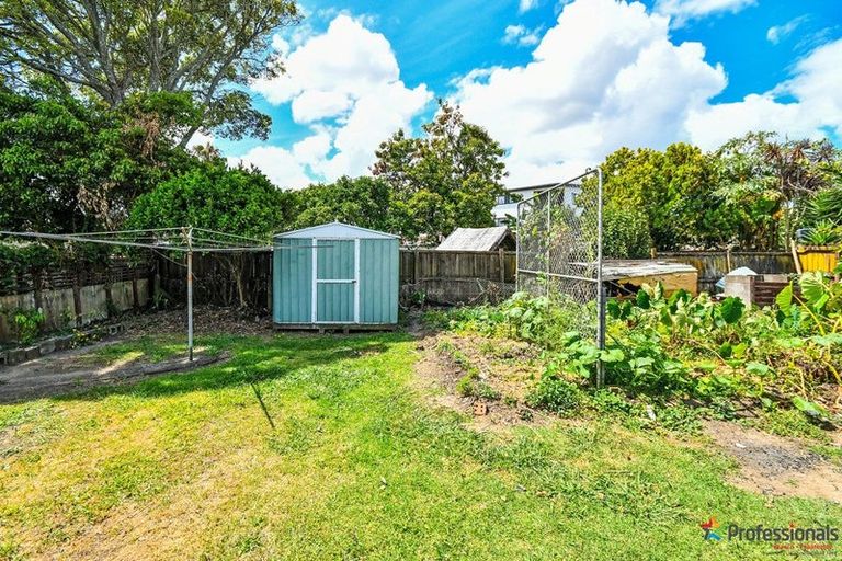 Photo of property in 11 Staines Avenue, Mangere East, Auckland, 2024