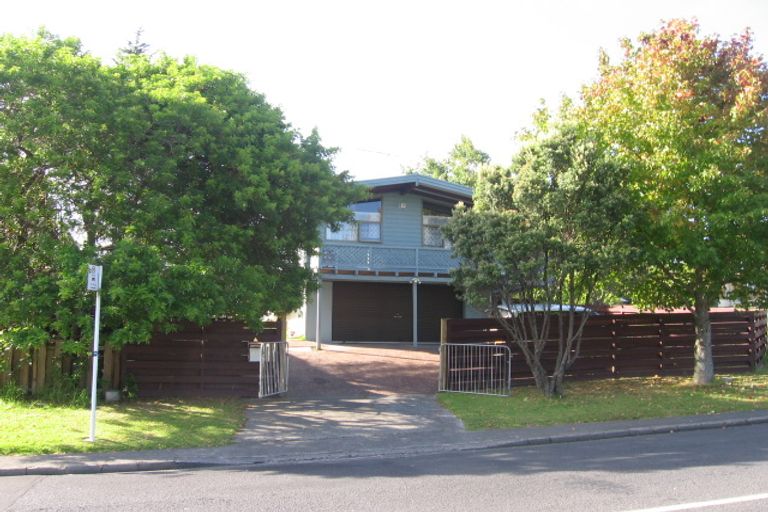 Photo of property in 1/85 Diana Drive, Glenfield, Auckland, 0627