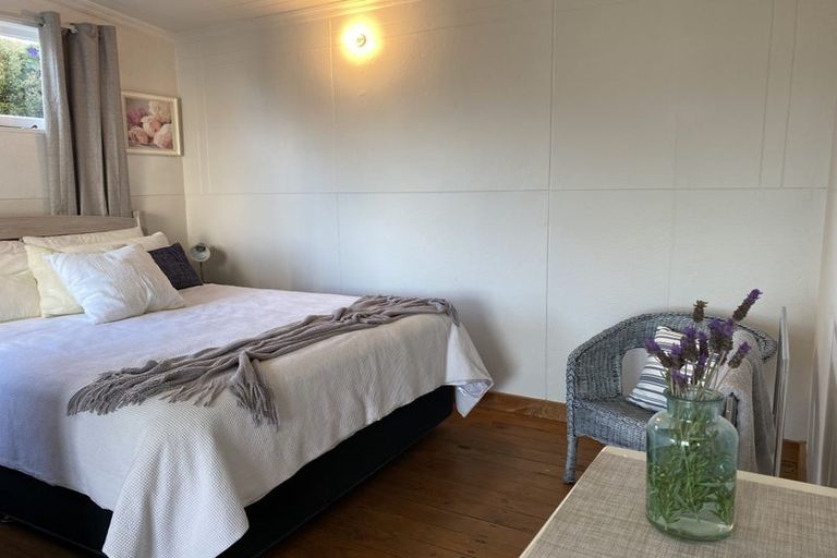 Photo of property in 43 Surf Road, Stanmore Bay, Whangaparaoa, 0932