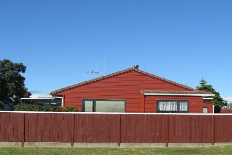 Photo of property in 34 Norfolk Crescent, Otaki Beach, Otaki, 5512