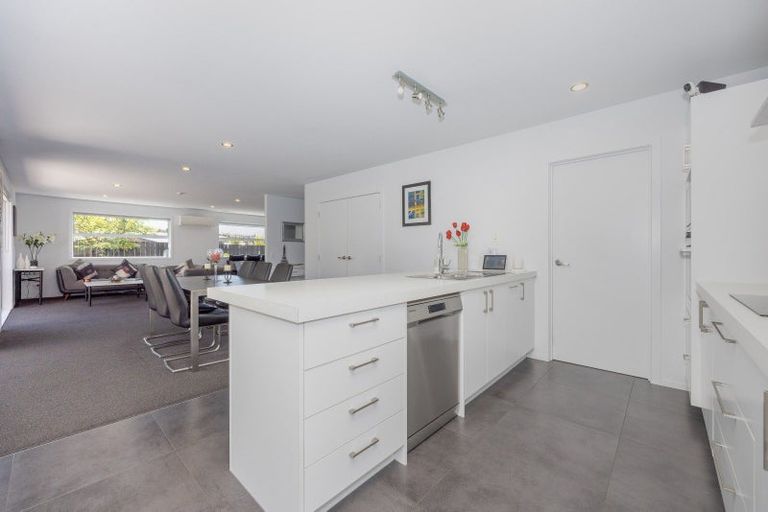 Photo of property in 43 Kingfisher Crescent, Albert Town, Wanaka, 9305