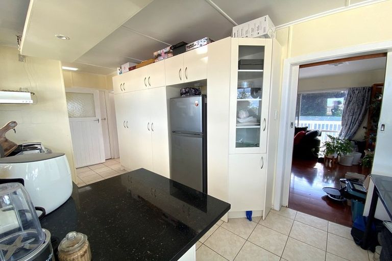 Photo of property in 30 Megan Avenue, Pakuranga Heights, Auckland, 2010