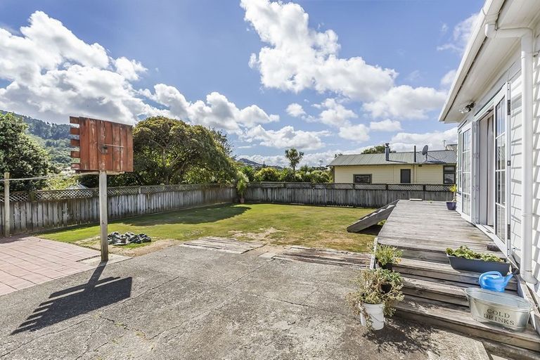 Photo of property in 8 Ngatitoa Street, Tawa, Wellington, 5028