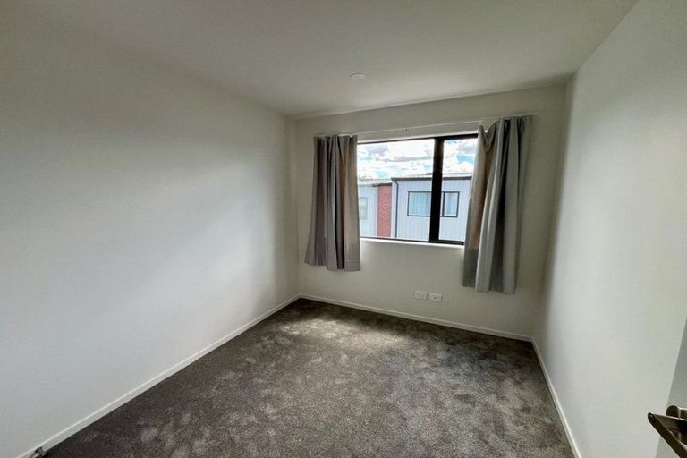 Photo of property in 17 Paetai Lane, Te Atatu Peninsula, 0610