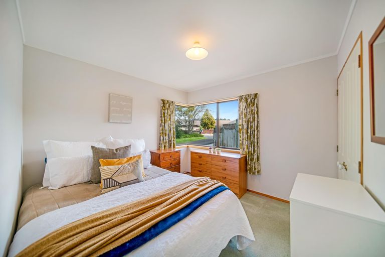 Photo of property in 2/47 Headcorn Place, Botany Downs, Auckland, 2010