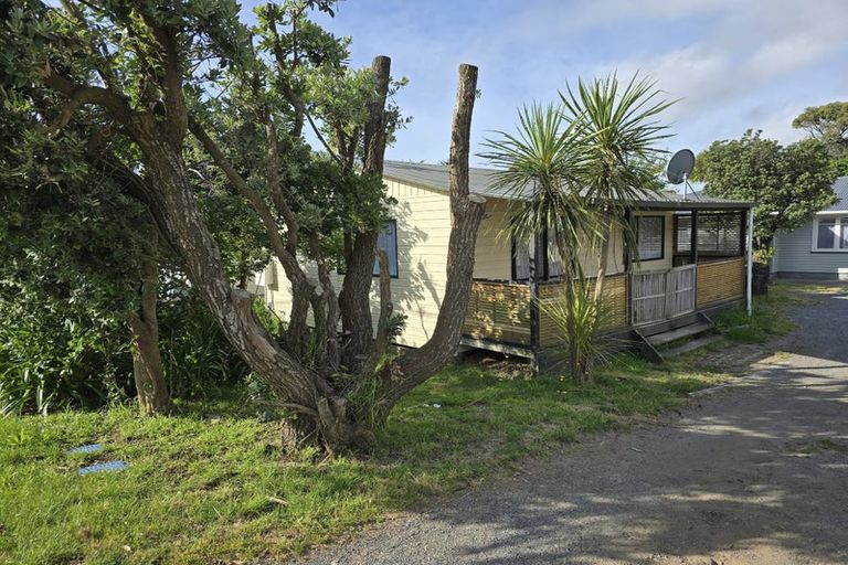 Photo of property in 73 Martin Road, Paraparaumu Beach, Paraparaumu, 5032