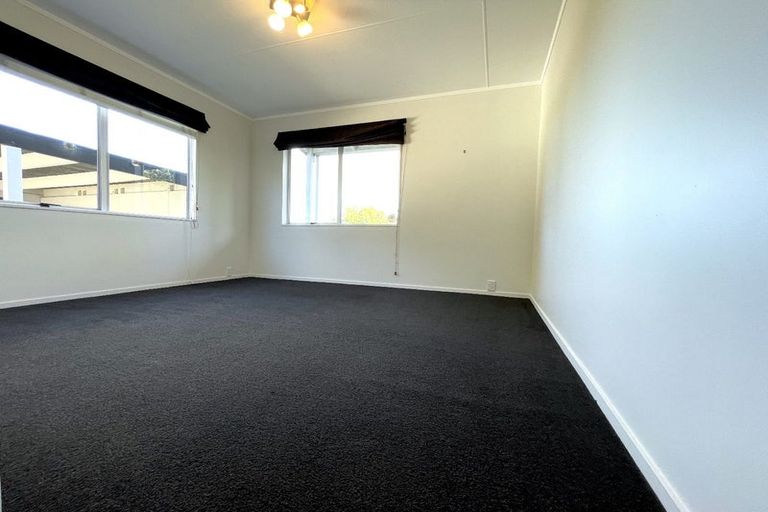 Photo of property in 15 Dalwhinnie Parade, Highland Park, Auckland, 2010