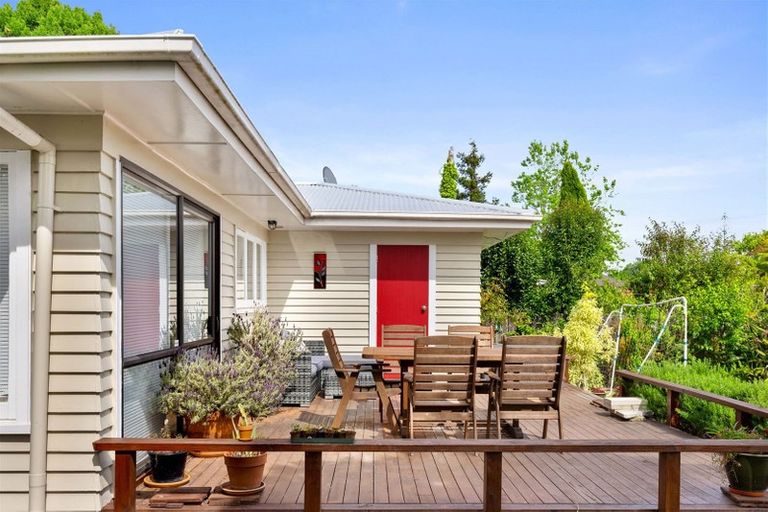 Photo of property in 3 Yeovil Road, Te Atatu Peninsula, Auckland, 0610