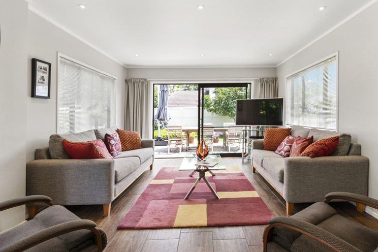 Photo of property in 12 Cumbrian Place, Conifer Grove, Takanini, 2112