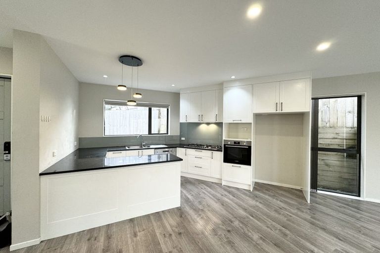 Photo of property in 6c St Catherine Crescent, West Harbour, Auckland, 0618