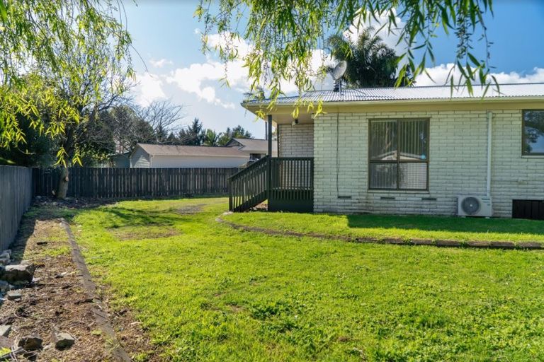 Photo of property in 20 Pukeroa Place, Papakura, 2110