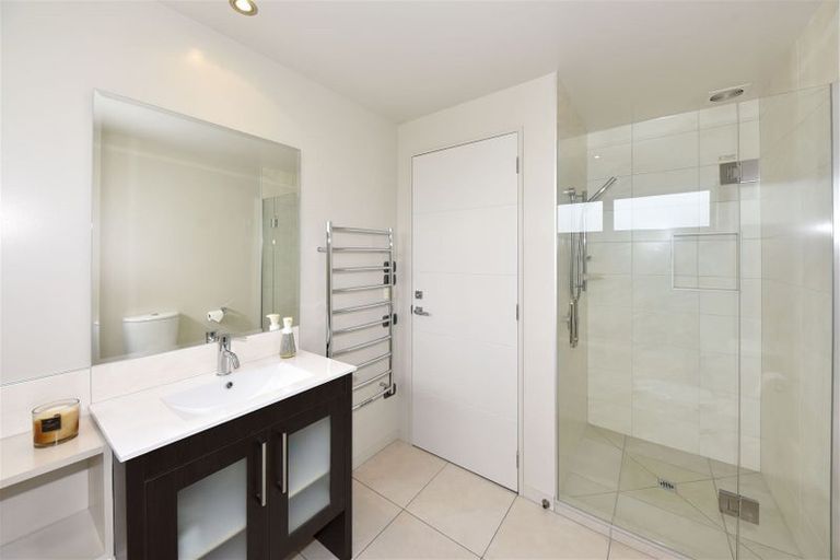 Photo of property in 27 Strowan Road, Strowan, Christchurch, 8052