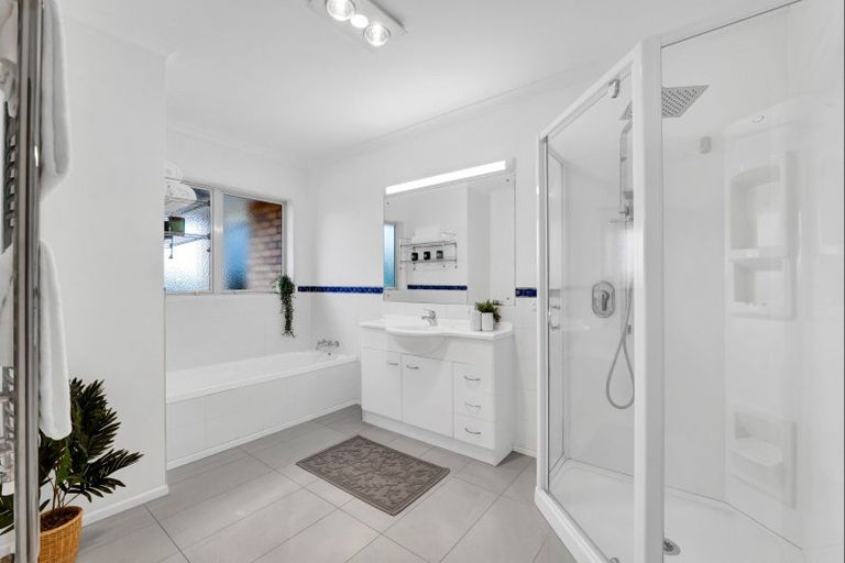 Photo of property in 6c Highfield Place, Highlands Park, New Plymouth, 4312