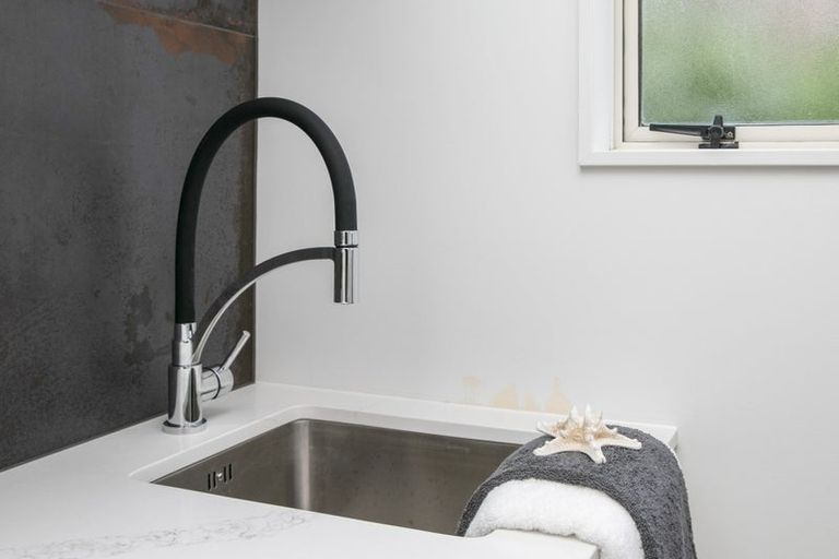 Photo of property in 18 Ian Marwick Place, Birkenhead, Auckland, 0626