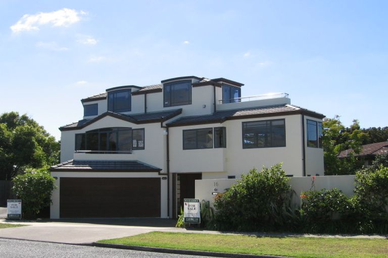 Photo of property in 16a Castor Bay Road, Castor Bay, Auckland, 0620