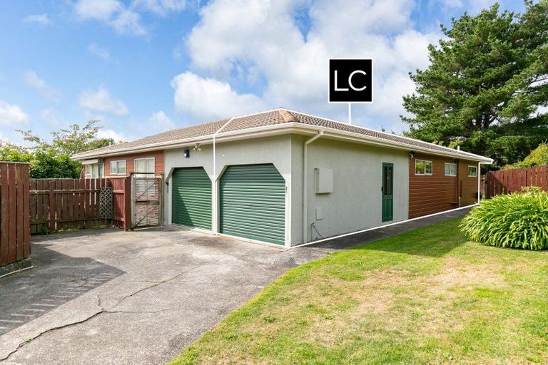 Photo of property in 2a Mckeefry Grove, Tawa, Wellington, 5028