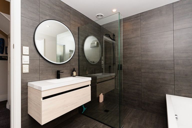 Photo of property in 166 Victoria Road, Saint Clair, Dunedin, 9012