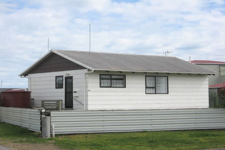 Photo of property in 33 Kahukura Avenue, Waitarere Beach, Levin, 5510
