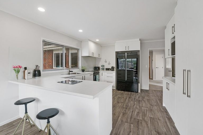 Photo of property in 25 Utauta Street, Waikanae, 5036