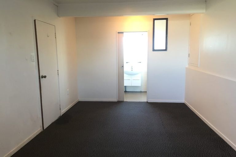 Photo of property in 15 Hauraki Crescent, Pinehill, Auckland, 0632