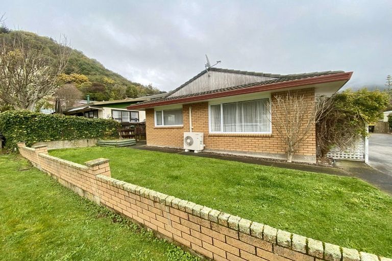Photo of property in 71a Devon Street, Picton, 7220