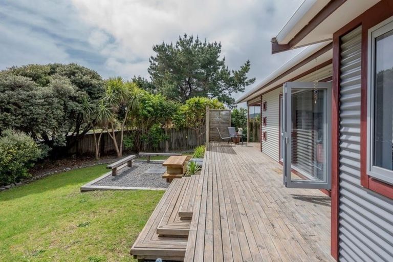 Photo of property in 52 Rutherford Drive, Waikanae Beach, Waikanae, 5036