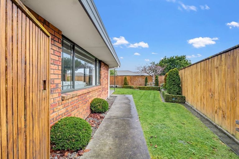 Photo of property in 52 Tennyson Avenue, Kelvin Grove, Palmerston North, 4414