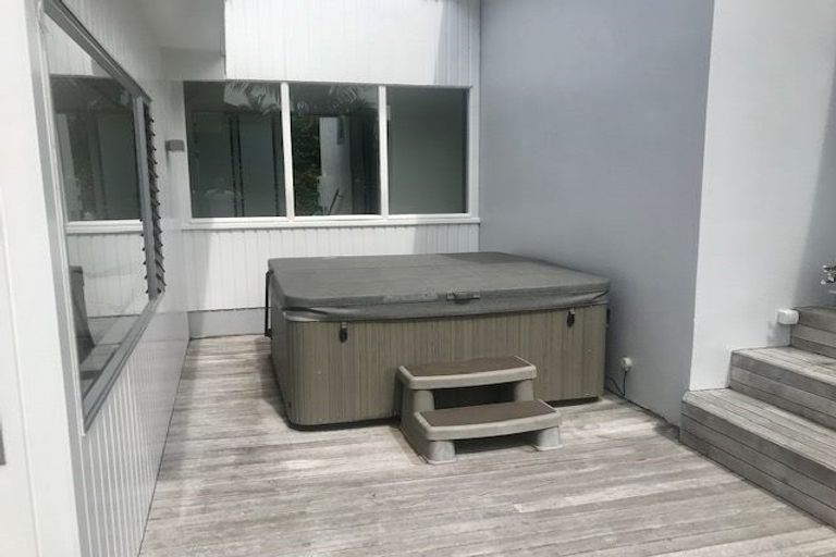 Photo of property in 16 Prestige Place, Castor Bay, Auckland, 0620