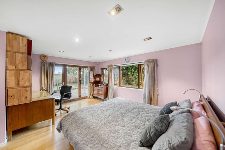 Photo of property in 18 Fielding Crescent, Farm Cove, Auckland, 2012