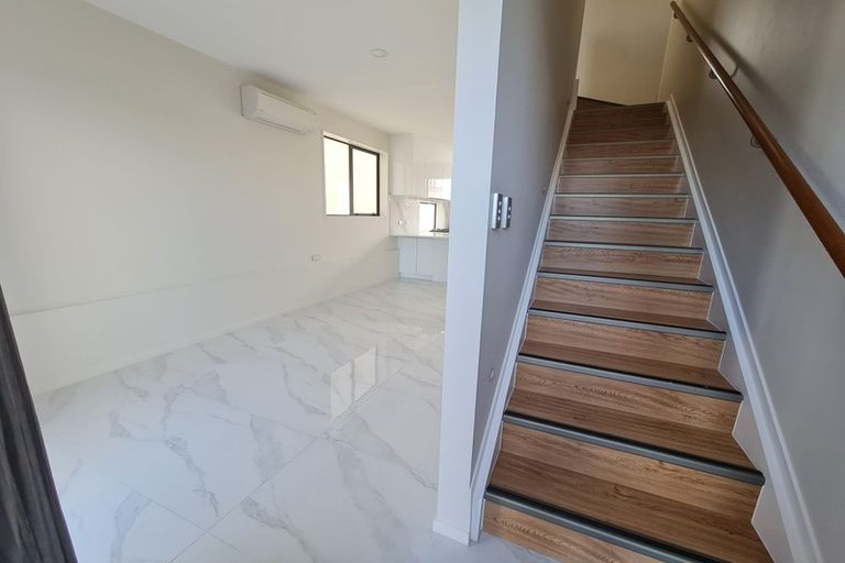 Photo of property in 2/532 Glenfield Road, Glenfield, Auckland, 0629