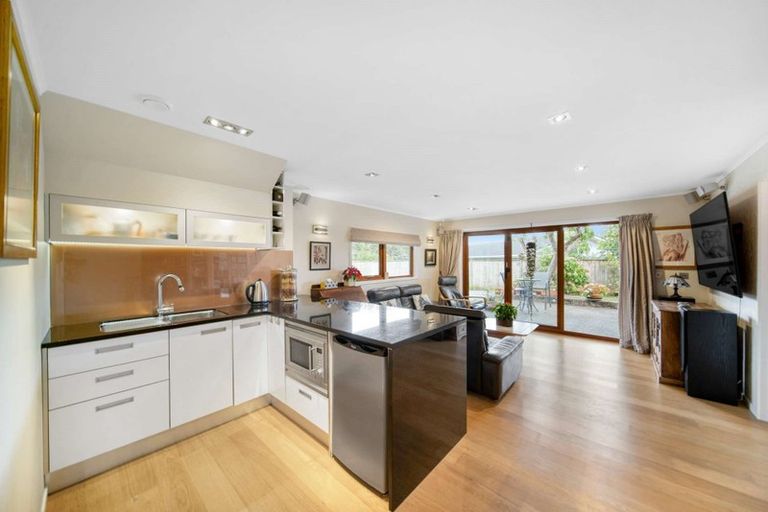 Photo of property in 18 Fielding Crescent, Farm Cove, Auckland, 2012