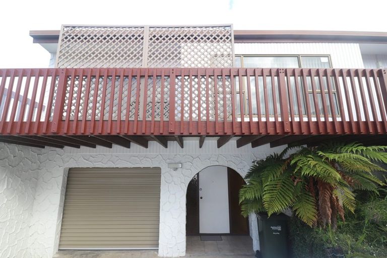 Photo of property in 2/177 Forrest Hill Road, Forrest Hill, Auckland, 0620