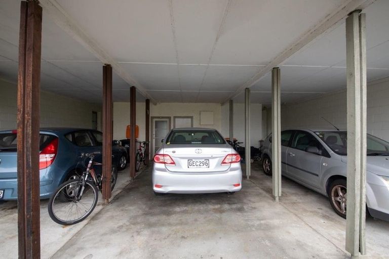 Photo of property in 8 Collingwood Court, Hokowhitu, Palmerston North, 4410
