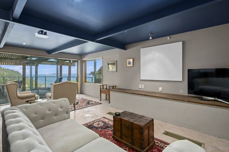 Photo of property in 52 Waitohu Road, York Bay, Lower Hutt, 5013